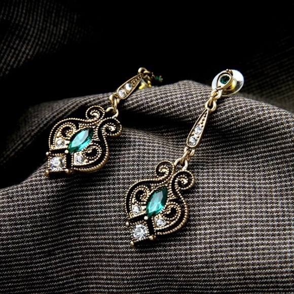 Vintage Gold Plated Crystal Drop Green Earrings - Picture 4 of 5